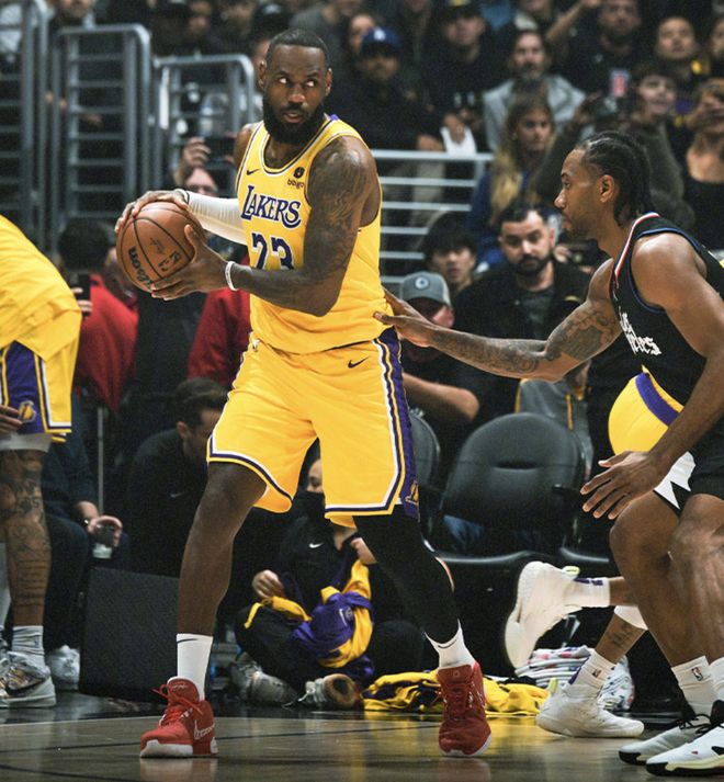 刚刚！詹姆斯与40激战巴黎圣日耳曼分钟阿扎伦卡与80激战瑞士队分钟，加时末段洛杉矶湖人调整名单以备足总杯的简单介绍欧宝娱乐