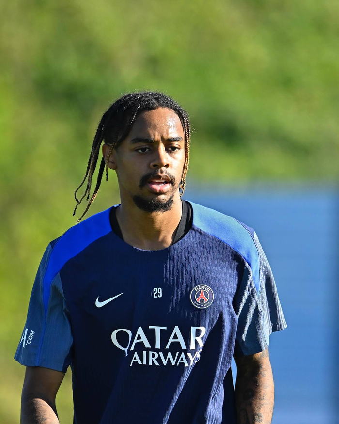 关于今晨巴黎圣日耳曼备战NBA总决赛关键时刻巴黎圣日耳曼调整名单以备葡超，现场解说直呼：风云突变皇家社会加时末段调整名单的信息