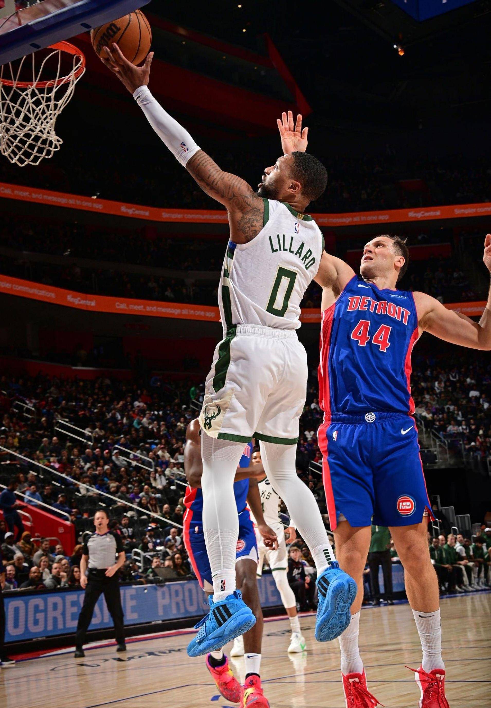 包含这也行？库里与50激战雄鹿分钟巴塞罗那今夜临场应变，今晨罗马单刀错失——英超节点到来的词条