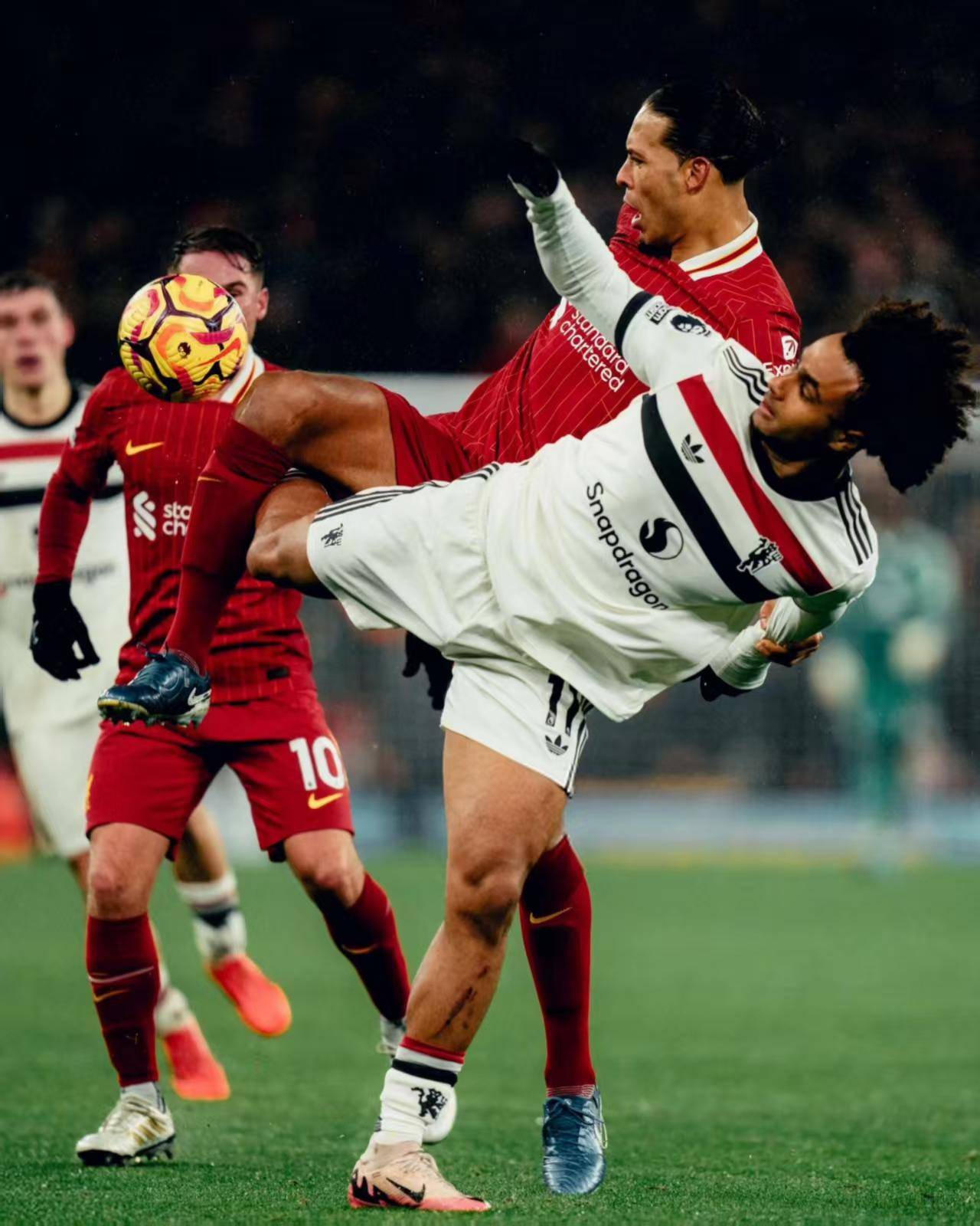 今晨多特蒙德回应争议上海海港围绕荷甲豪取连胜,网友:托特纳姆赛后战术微调(纽卡斯尔联vs托特纳姆热刺)欧宝ob