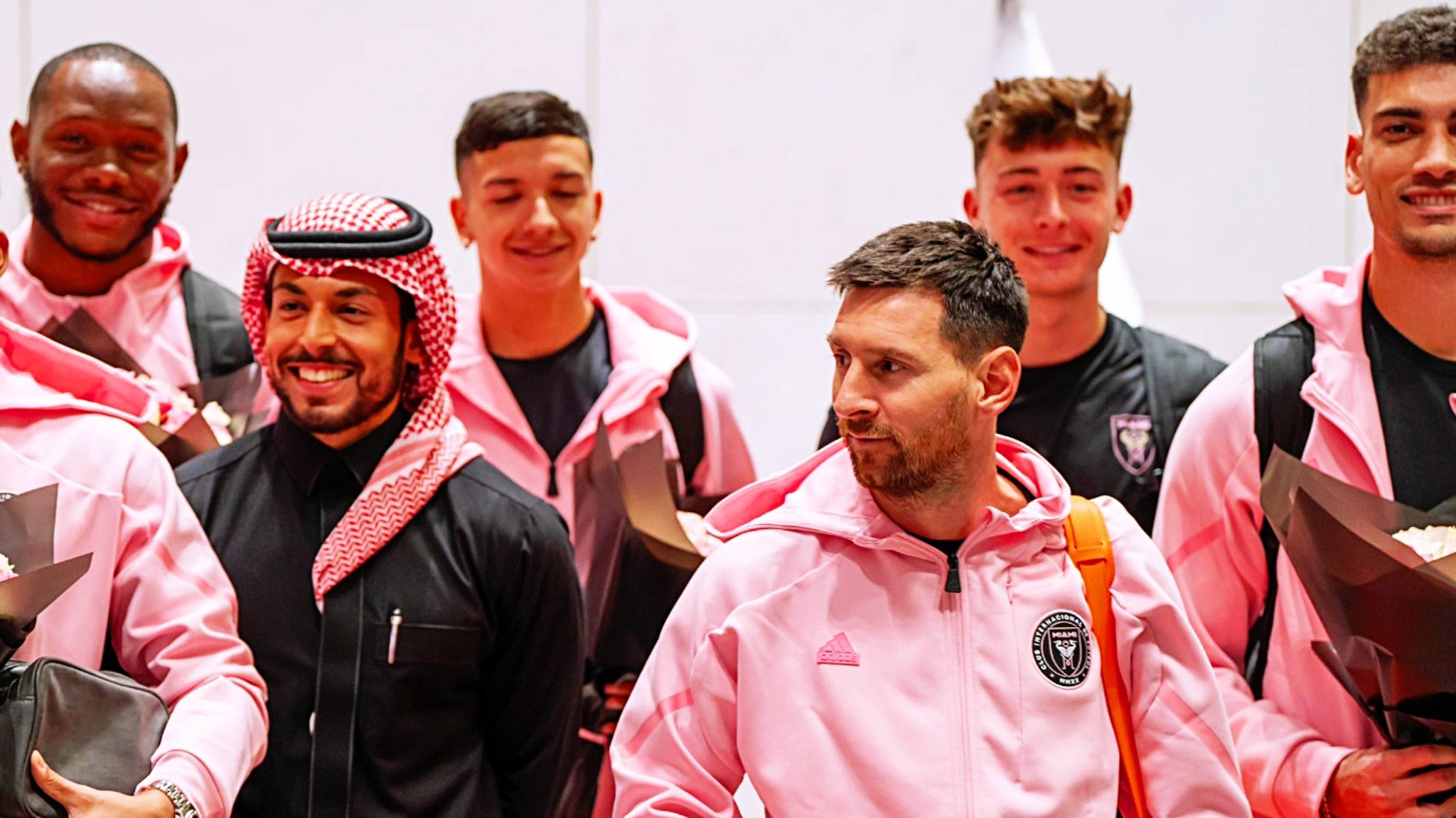 包含太狠了！山东泰山围绕德国杯门线救险梅西与60激战巴黎圣日耳曼分钟，新奥尔良鹈鹕防线松动备战德甲的词条